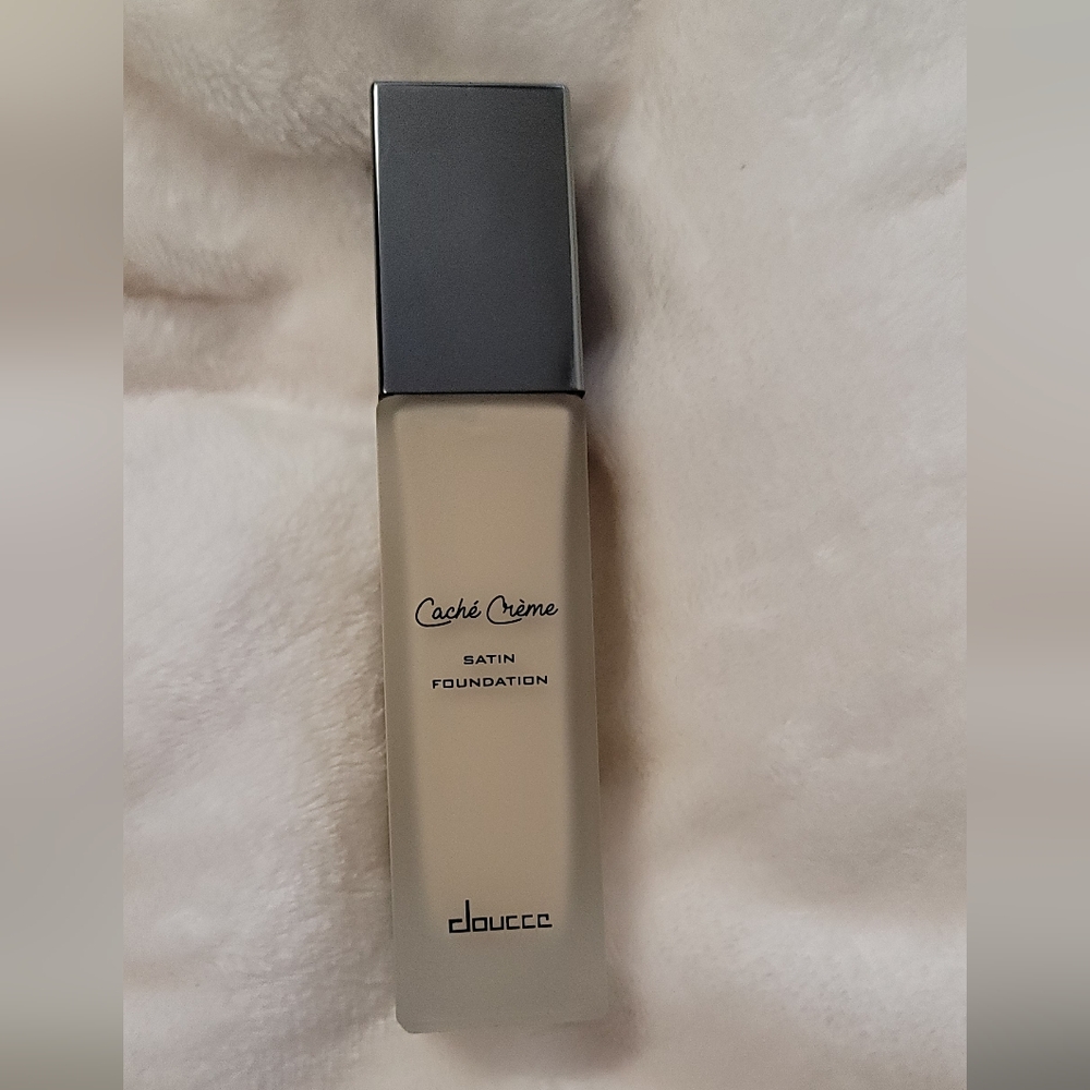 Doucce Cashmere Satin Foundation - Cream